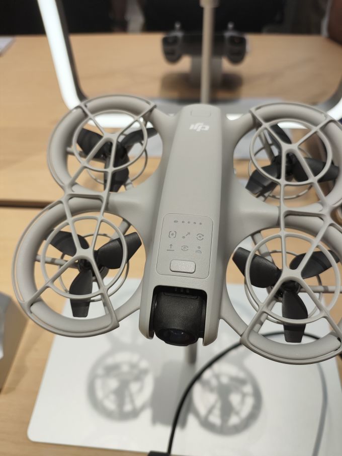 真入门级的大疆neo掌上无人机