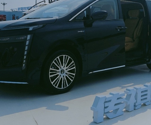 广汽传祺E8+，二胎家庭的刚需MPV