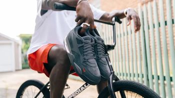 Nigel Sylvester x Air Jordan 4 RM：车道灰与围栏绿 驾临潮流！