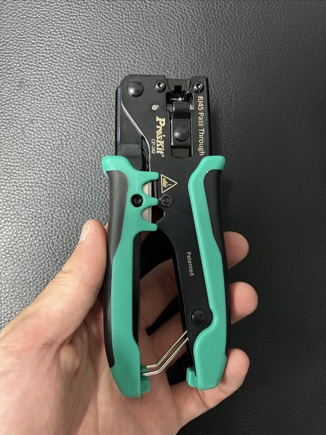 这波亏大了！家里装修本想省钱自己做水晶头，结果最后花了300多买了宝工两把网线钳和一包水晶头！