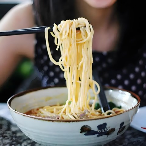 面食控福利！周末必尝的三款美味面食大揭秘