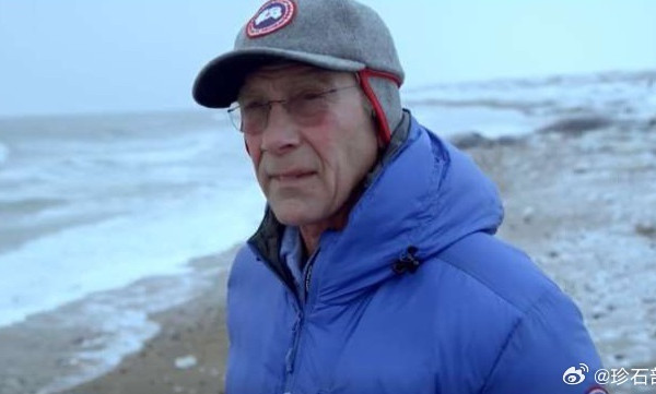 #大鹅首位创意总监竟然是#  @CanadaGoose加拿大鹅 羽绒服世界第一品牌--能防-30℃严寒，好莱坞大片中男主角标配，出镜率最高，各国远征队必备的“加拿大鹅/Canada Goose”。为什