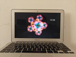 15岁的MacBook Air依旧能用，开机10秒