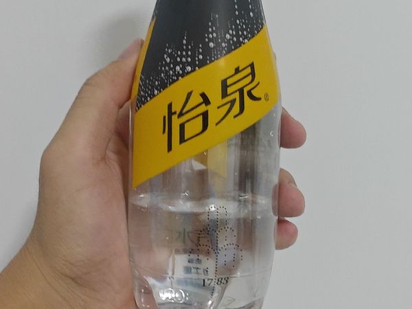 肥宅减肥好选择：气泡绵密，无糖零卡的怡泉苏打水