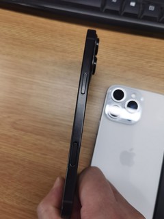 iPhone16还是老样子，手感不错，但是也没有变化，按钮多了