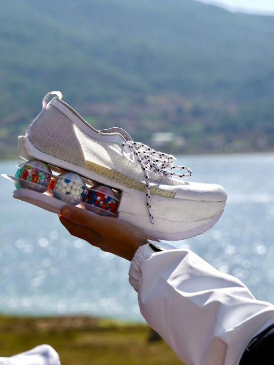 匹克再出黑科技！态极球跑鞋曝光，外形科幻