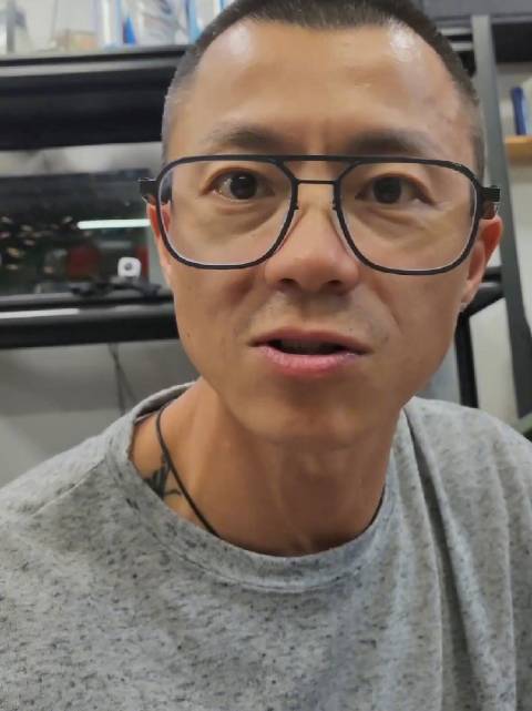 #陈震和你聊聊骑行安全##微博跨域计划# @陈震同学 给儿子的SANTA CRUZ 再升级进化，来看看有哪些升级变化吧！陈震同学的微博视频