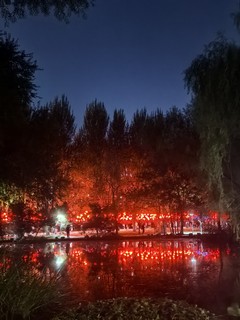 老师发的中秋校园夜景-转眼毕业20年了