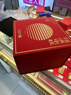 今年中秋走了一条弯路，定制了几千盒月饼，结果还不如去年的蛋黄酥受欢迎