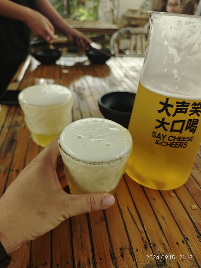 夜游南河头，幸亏还有酒