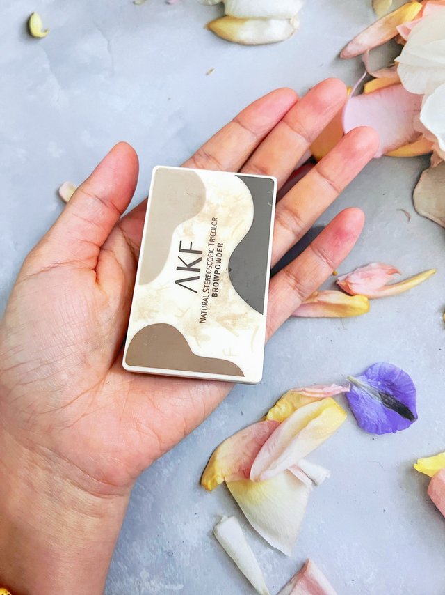 彩妆新手，画眉把握不好？可以试试眉粉