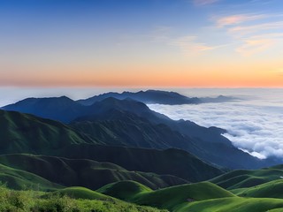 青春没有售价，徒步武功山上！