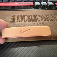 翻箱倒柜又找到了小时候的老物件，NIKE 硅胶腕带！