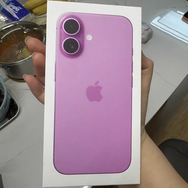 女同事不听劝买了iPhone16，听听她怎么说