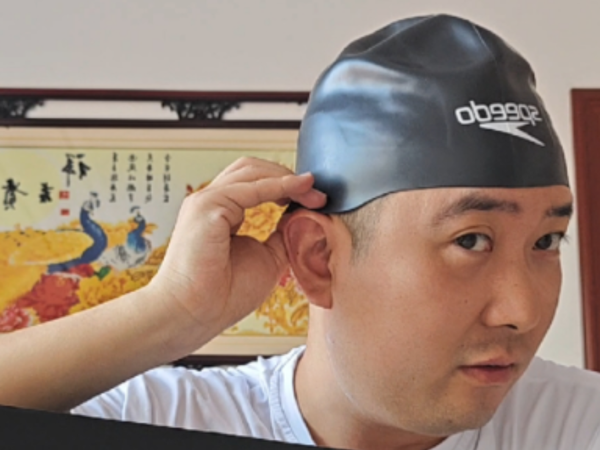 开箱Speedo/速比涛 专业竞赛训练 泳帽  横评 李宁 安踏 泳帽，游泳不同阶段男女怎么选择合适泳帽看这个就够了!