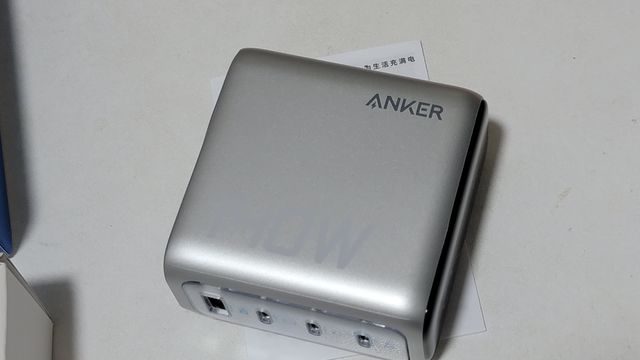 Anker新款140W四口充电器，带屏幕