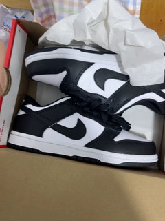 NIKE DUNK LOW 熊猫配色幼童运动童鞋：经典与舒适的完美结合