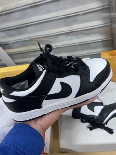 NIKE DUNK LOW 熊猫配色幼童运动童鞋：经典与舒适的完美结合