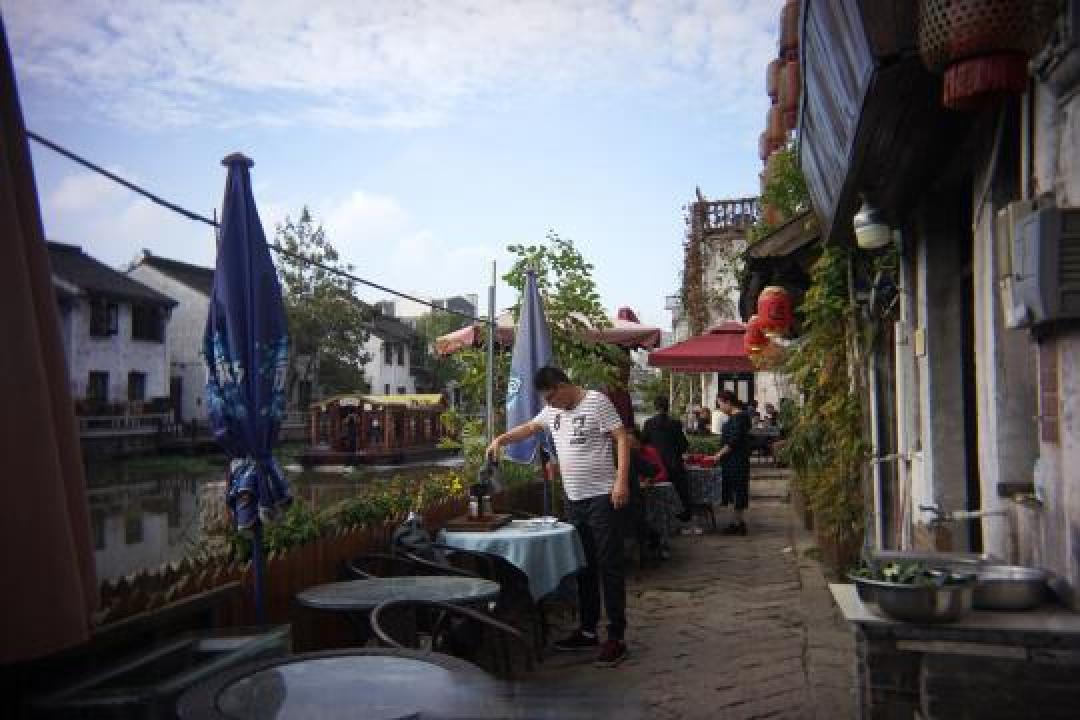 拍人像必备的索尼E卡口镜头推荐与实战解析