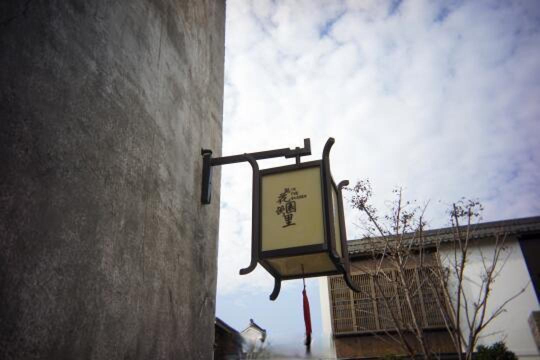 拍人像必备的索尼E卡口镜头推荐与实战解析