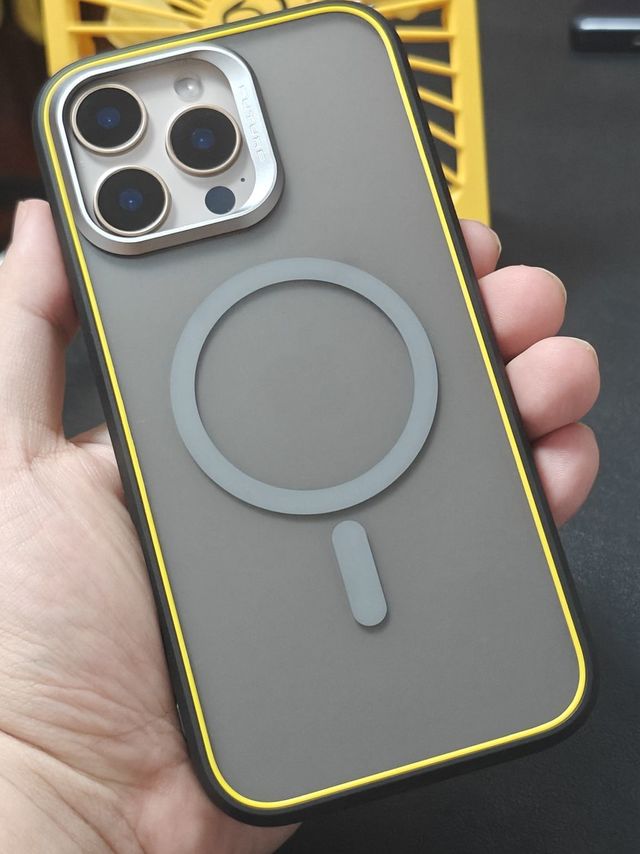 给iPhone16Pro Max的超强防护：Aohi幻甲轻奢手机壳&高清钢化膜套装