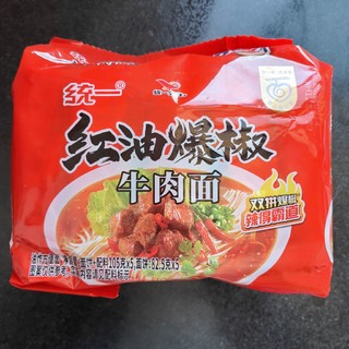 不到五元买的，统一红油爆椒牛肉面，味道挺好的