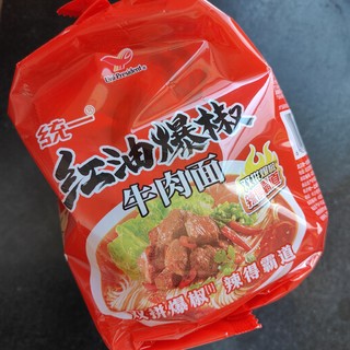 不到五元买的，统一红油爆椒牛肉面，味道挺好的