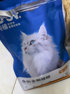 我们家的小猫能长得这么健康、壮实，全靠纯福撑着呢！