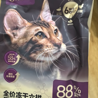 猫咪的美食盛宴，实测网易严选六拼冻干猫粮