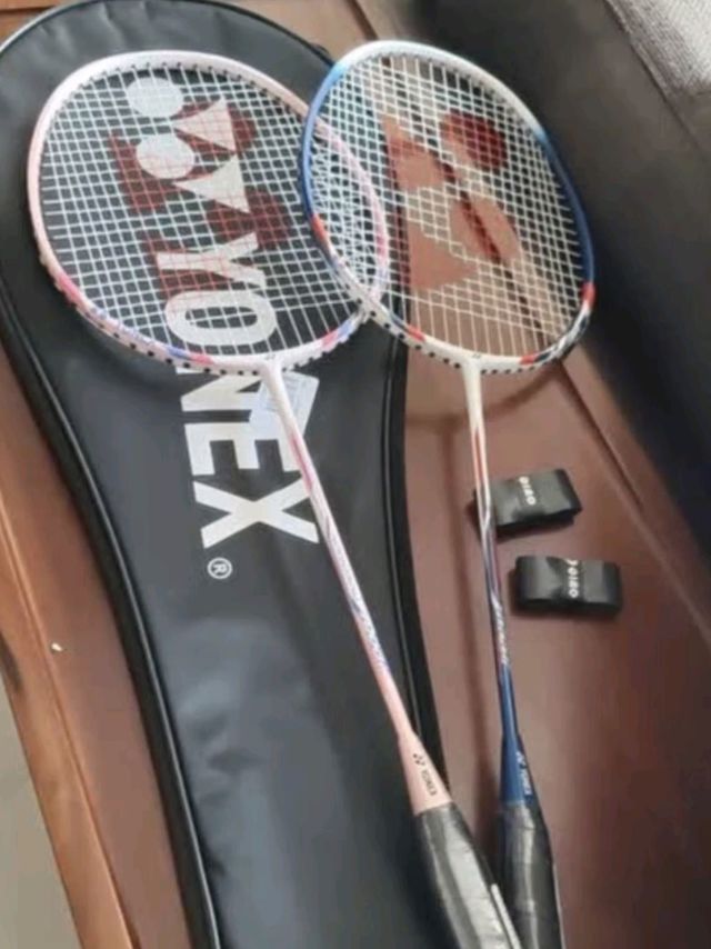 YONEX NR7000I红蓝对拍，性价比超高的碳素中杆拍子