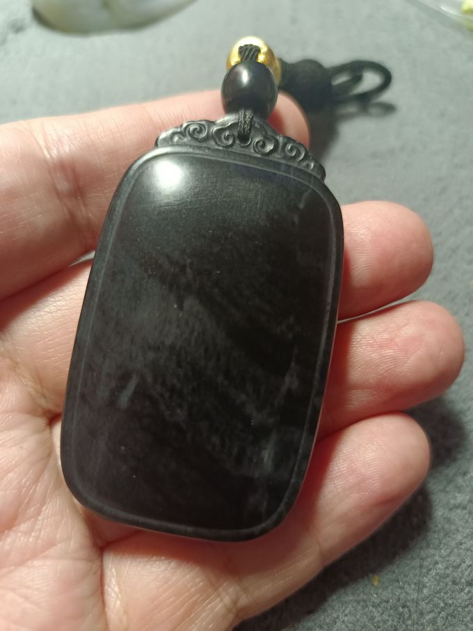 168元入手和田玉墨玉,无事牌吊坠.