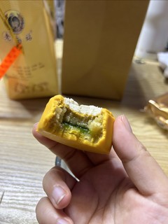 尝一尝广东名牌咀香园，买收纳盒送月饼