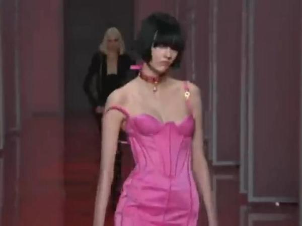 Versace 范思哲 2022/2023秋冬米兰时装周女装发布会