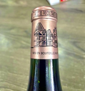 分享一瓶很牛逼且很少见的法国红酒，奥比昂（安）酒庄（CHATEAU HAUT-BRION）