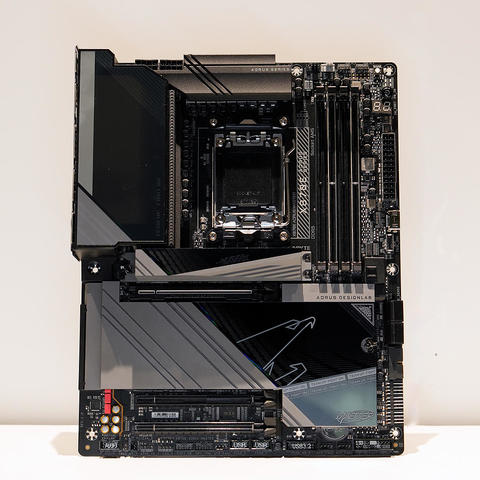 锐龙9000系列大升级，CPU主板如何选择，X870E AORUS MASTER超级雕上手测评