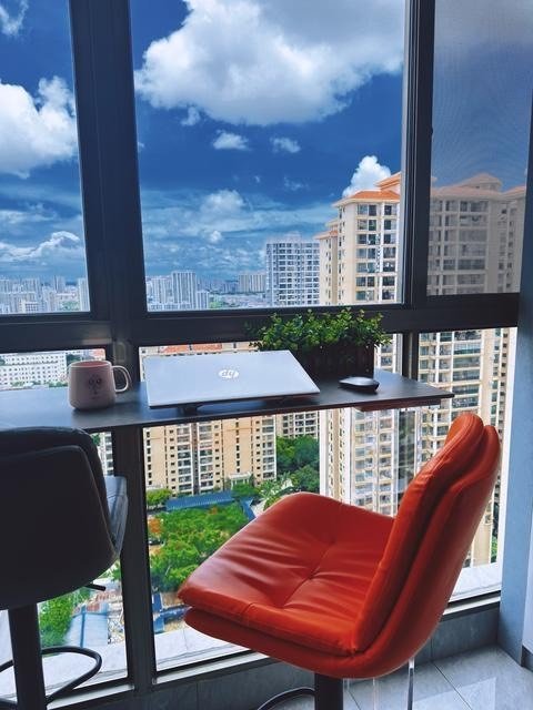 阳台改造后的吧台，让人心情舒畅