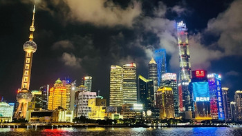 上海外滩，有空就去看看夜景吹吹晚风 