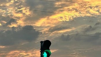 雪花纷飞：探索雪的形成与变化 