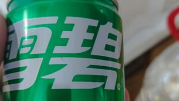 可口可乐（Coca-Cola）雪碧 Sprite 汽水饮料 200ml*24罐 整箱装 迷你摩登罐整箱装