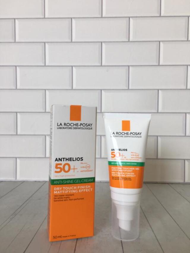 🍀理肤泉绿标防晒50ml LA ROCHE-POSAY
❤️
戳中我心的是
1⃣️SPF50👉无论室内室外防晒指数很够
2⃣️UVB+UVA👉防晒伤➕防晒黑
3⃣️Gel Cream👉防晒啫喱👉意味着