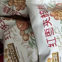 三只松鼠红枣夹核桃：滋补美味，健康零食新风尚！