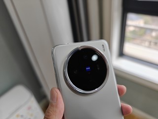 vivo x200零售版买到，手感是真的好。