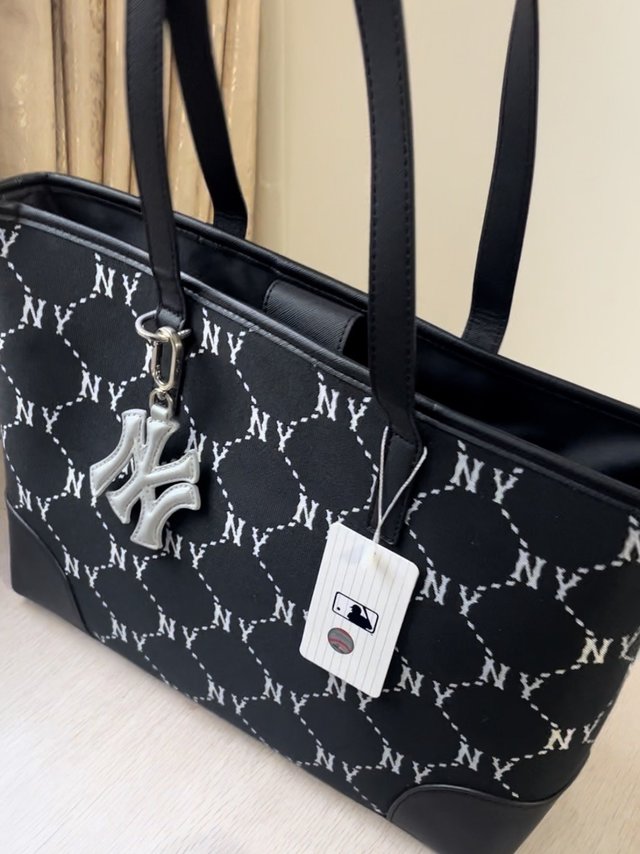 mlb大托特包我也入手了～真的时尚又能装呢🥰