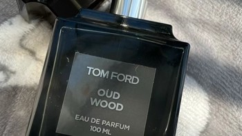 Tom Ford乌木沉香香水：独特的木质东方调魅力