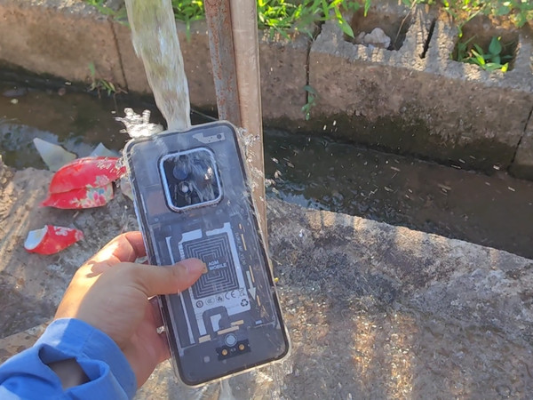 AGM X6 Phantom 双5G透明三防手机真实防水和温度测量功能上手实测！