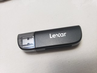 lexar雷克沙读卡器，好用。