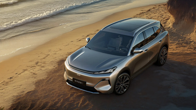 搭载新一代雷神超级电混技术:吉利银河星舰 7 全新插电混动suv首批