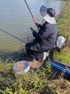 正浩 太阳能钓鱼帽，防晒、防水，还能双口输出充电，爱钓鱼的老父亲狂喜