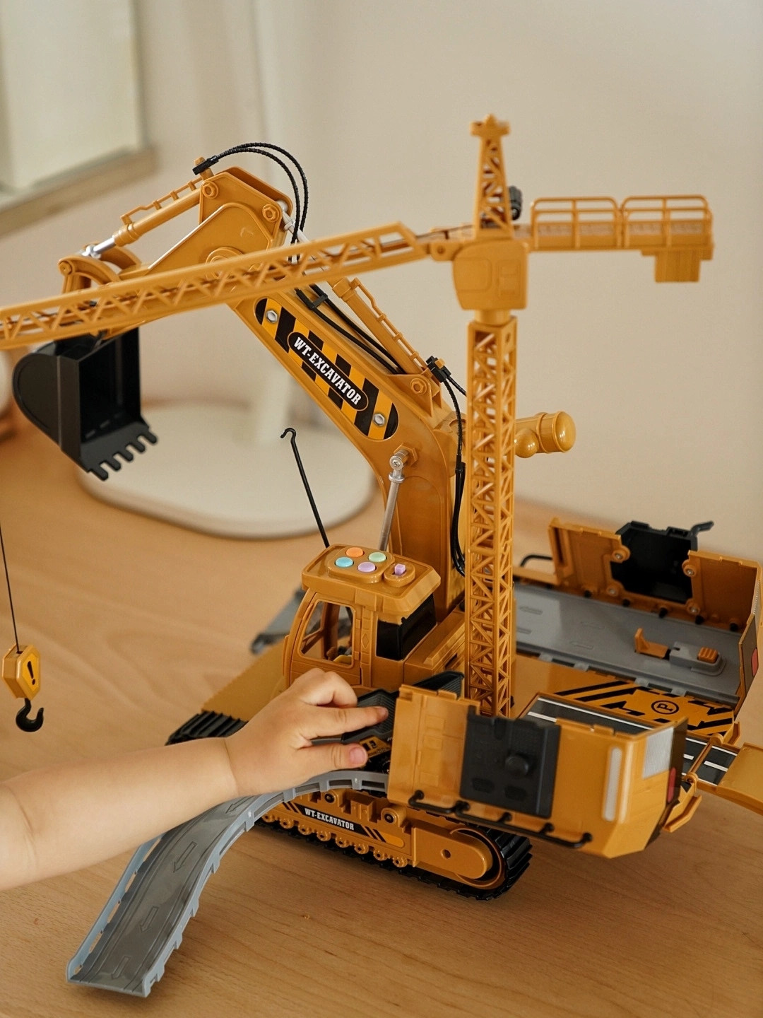 百元不到的带塔吊工程挖掘机