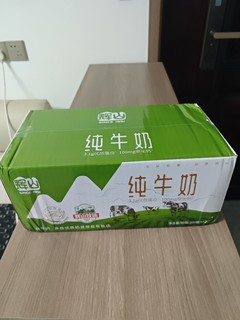 折合下来不到一块钱一盒的辉山纯牛奶